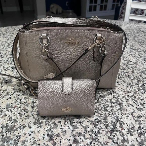 Coach crossgrain leather Mini christie Carryall.
Metallic blonde in color. - Picture 2 of 4